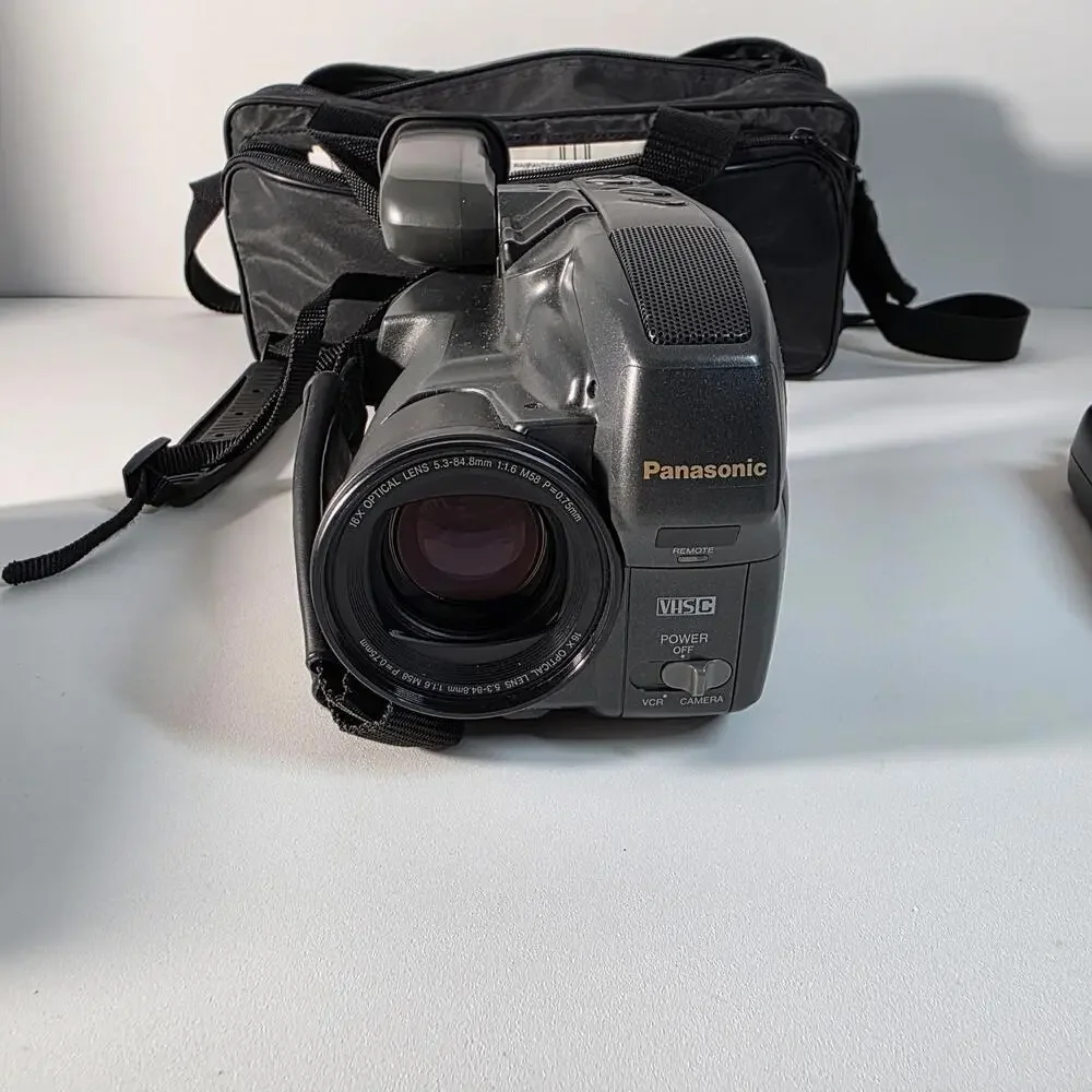 Panasonic PV-D496D Camcorder VHSC 22x Digital 16x Optical Zoom w/Extras TESTED